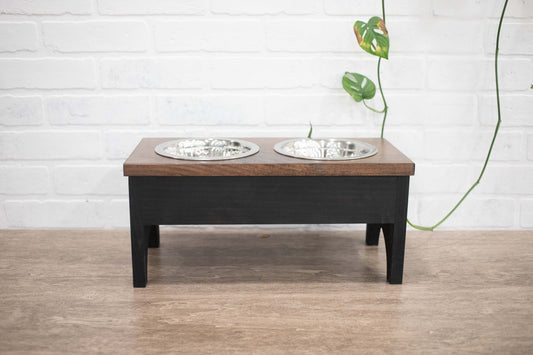 Elevated Mealtime Stand