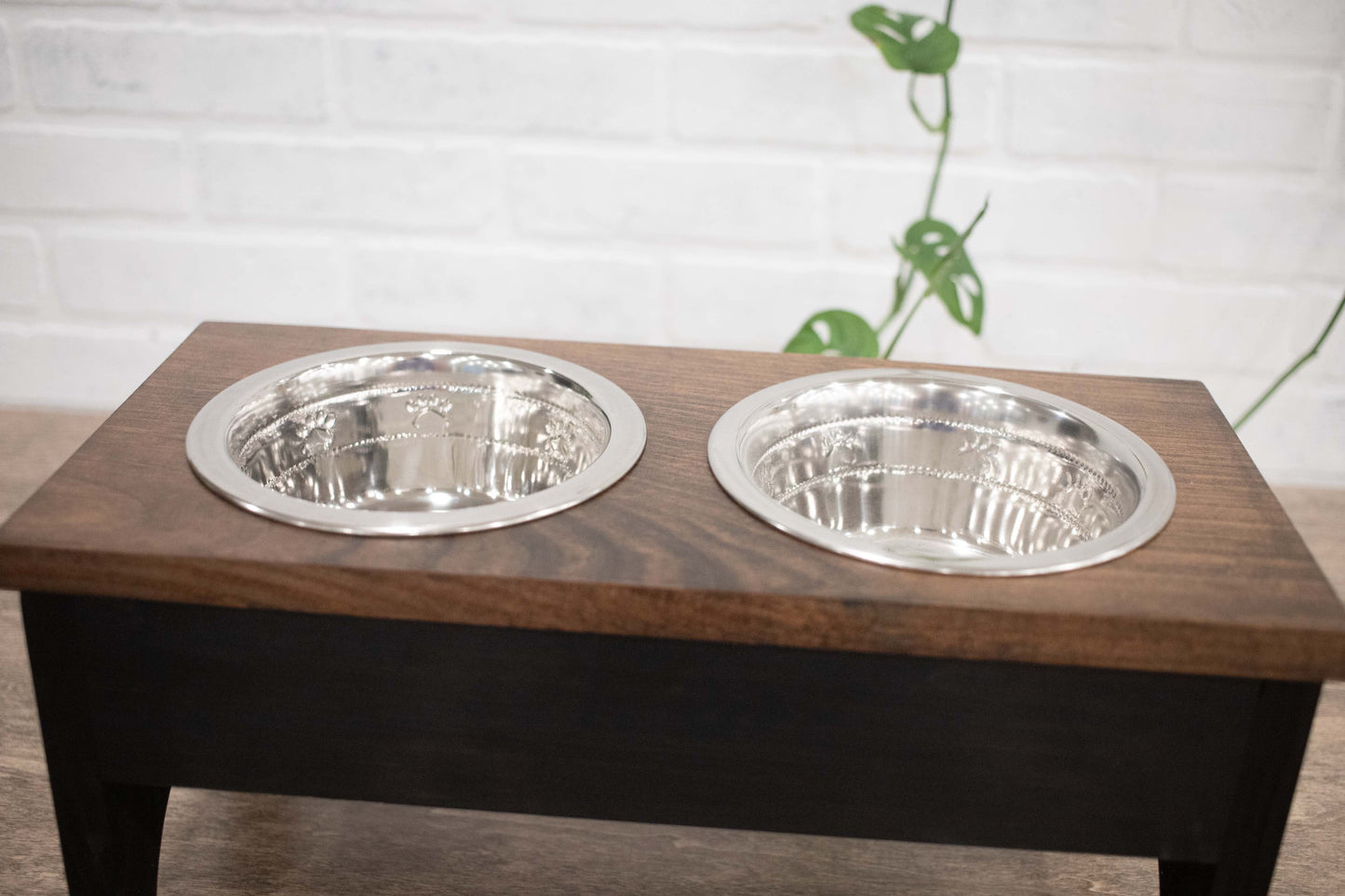 Elevated Mealtime Stand